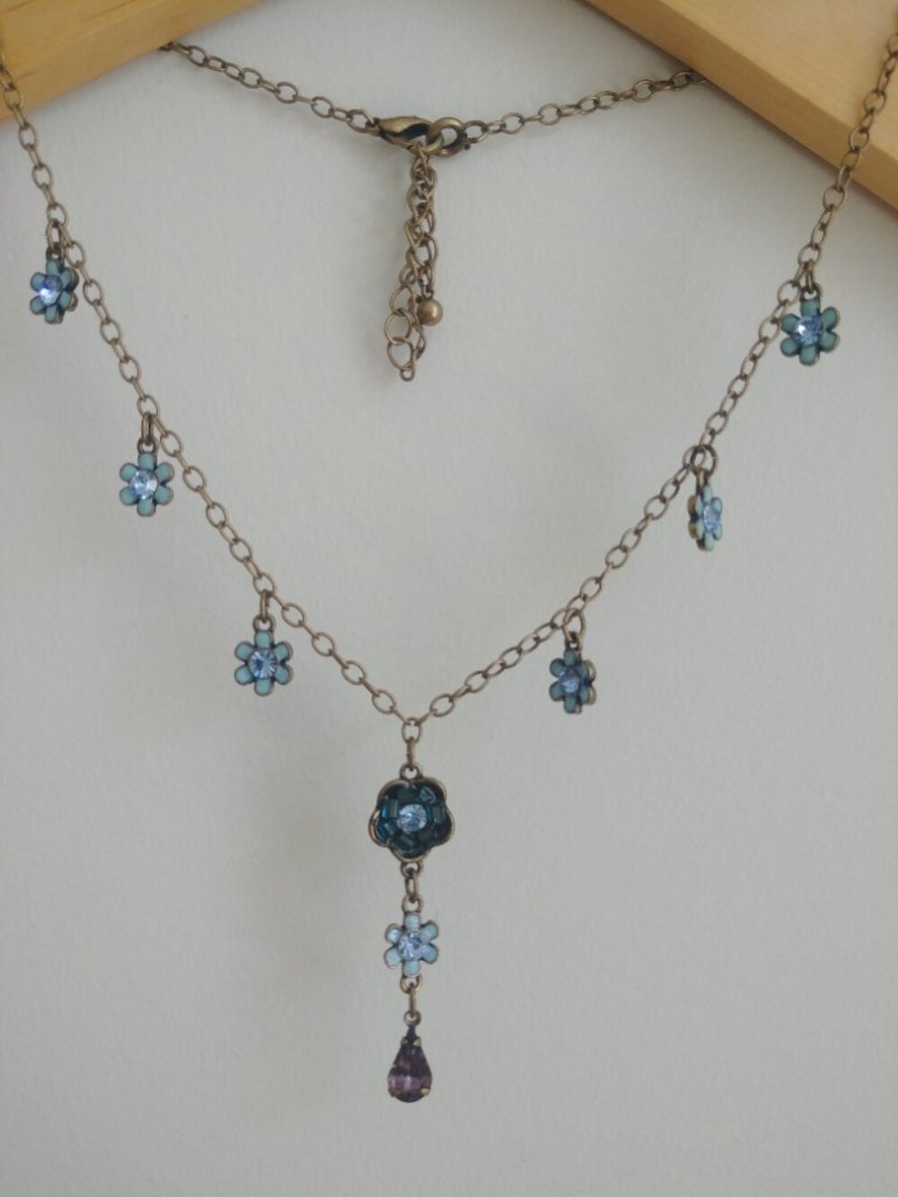 Vintage Avon blue purple drop pendant necklace short chain - Picture 12 of 12